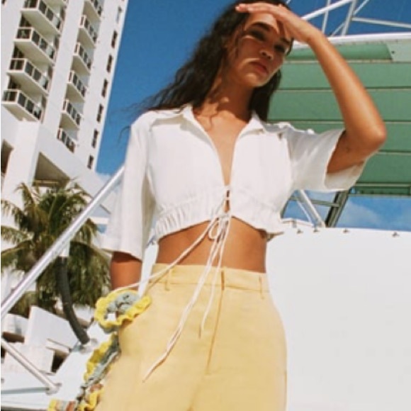 Zara Tops - Zara tie front cropped shirt